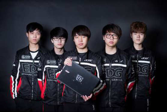 球迷们不仅 球迷们不仅